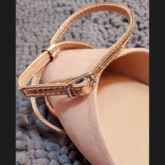 New Pointed Wide Flats Pale Beige Rose Gold Straps - Picture 2 of 7